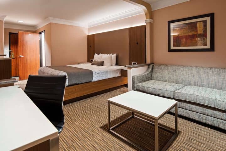 Room 7 of 27