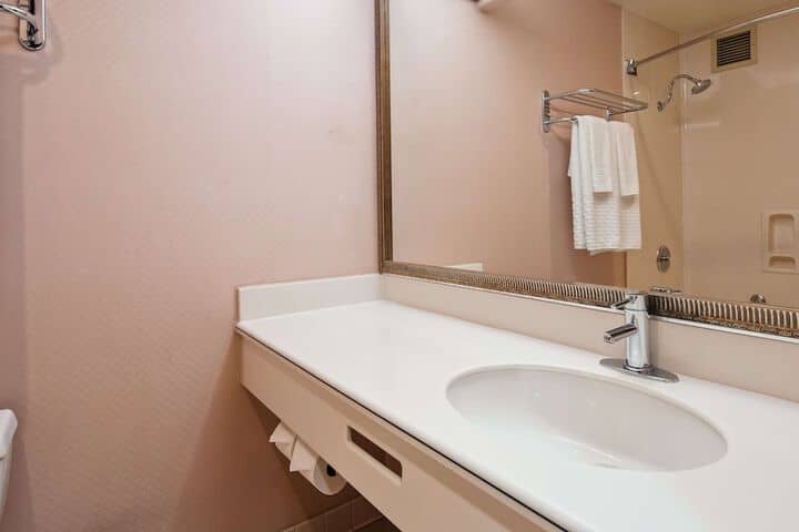 Room 17 of 27