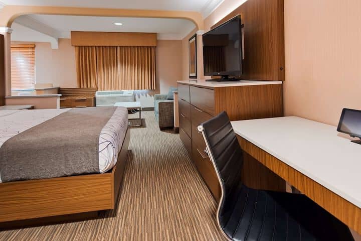 Room 8 of 27